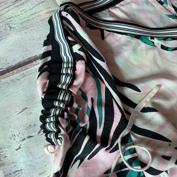 PROJECT RUNWAY TROPICAL SHORTS ROMPER - Picture 4 of 9